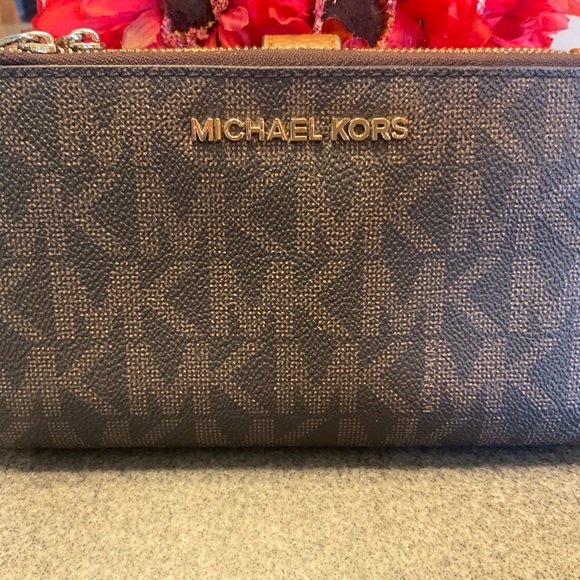 Michael Kors wallet - Picture 3 of 9
